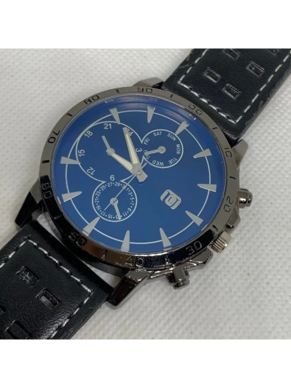 Men’s black tone quartz analog watch 46mm black leather band running
